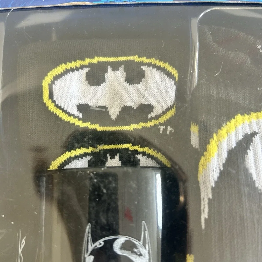 DC Batman 4-piece Gift Set Crew Socks & Beanie & Boot Socks & Mug Superhero